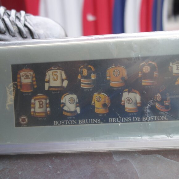 NHL Heritage Jersey and Stamp Set Boston Bruins Milt Schmidt *New in Package* - Picture 3 of 10